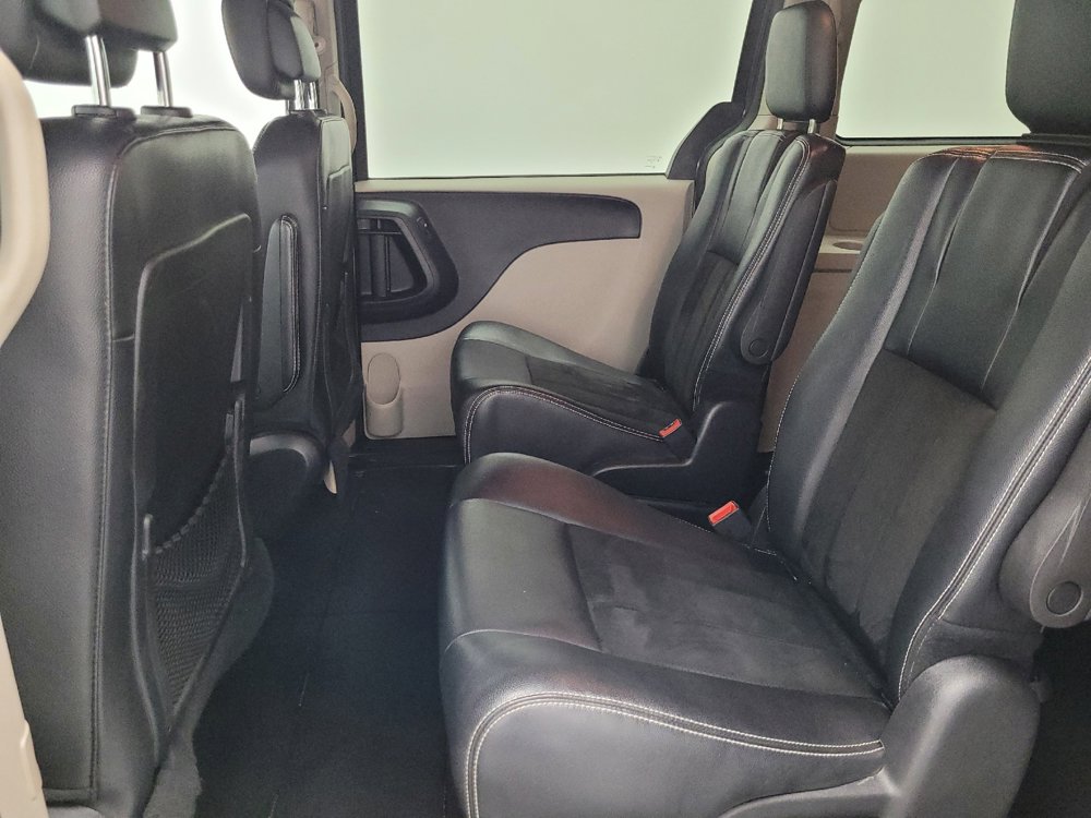 Used 2019 Dodge Grand Caravan SXT image 18