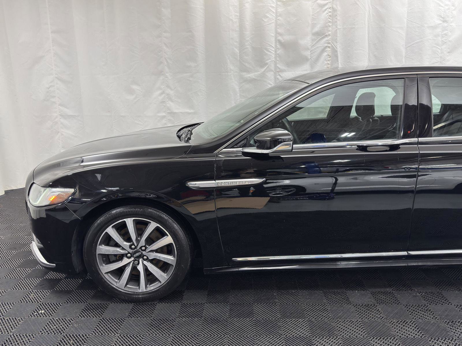Used 2019 Lincoln Continental AWD w/ Equipment Group 500A image 5