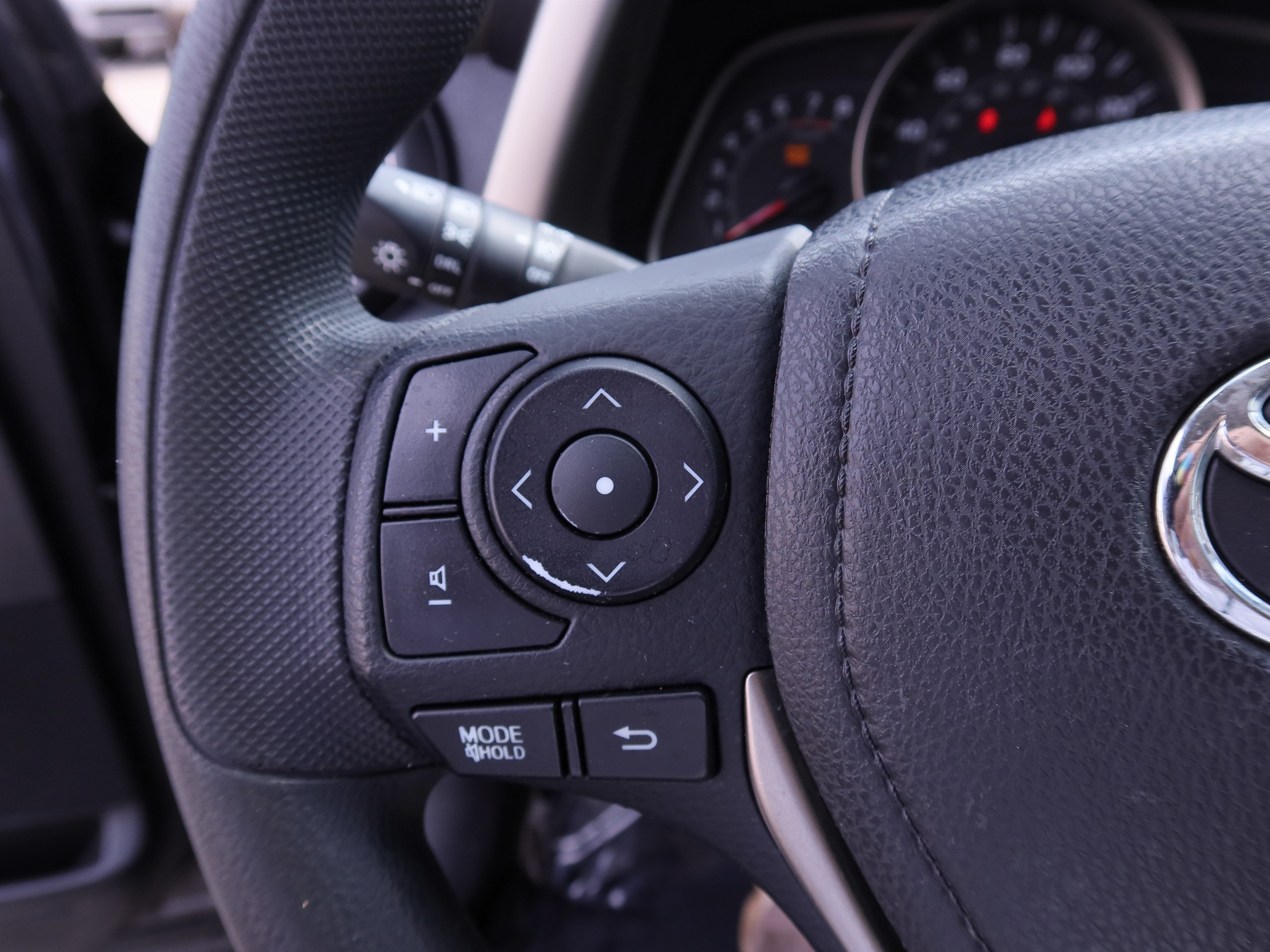 Used 2015 Toyota RAV4 XLE FWD image 24