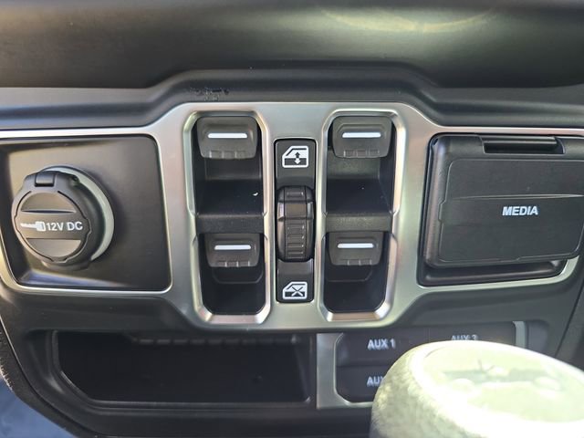 Used 2020 Jeep Wrangler Unlimited Sahara AWD/4WD image 18