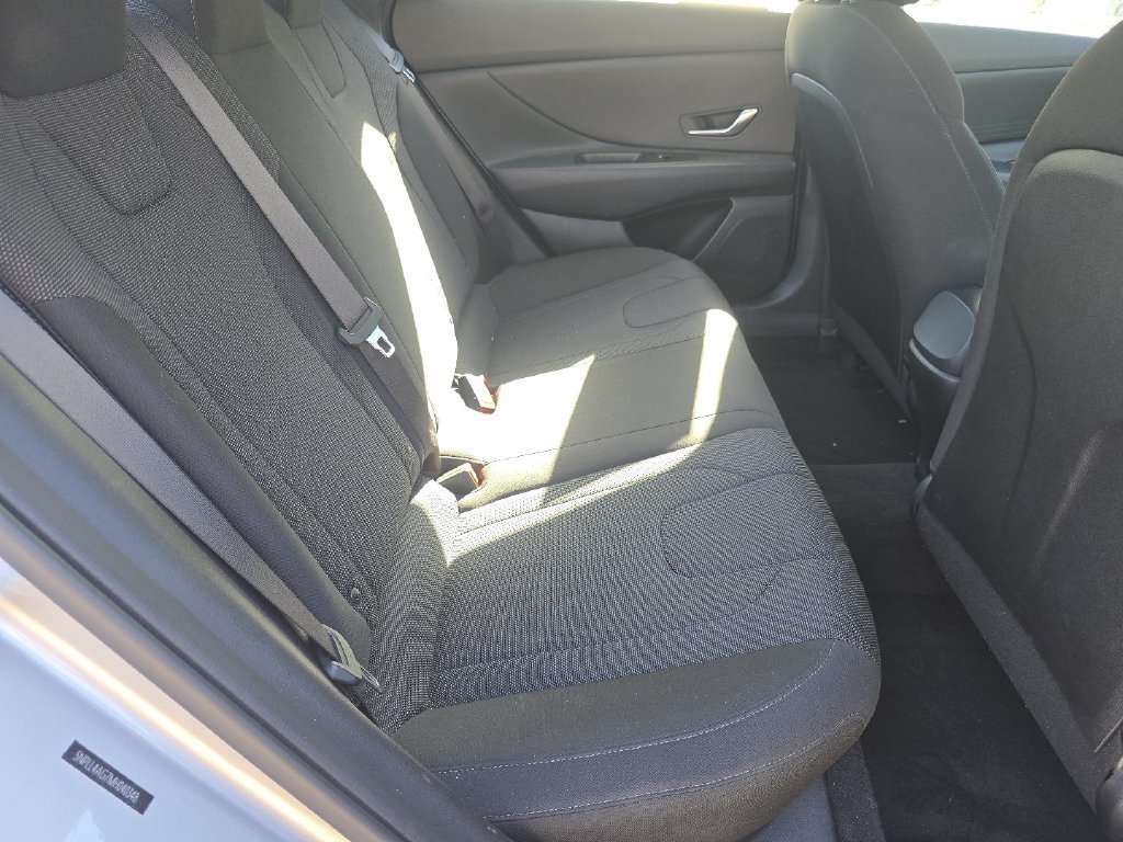 Used 2021 Hyundai Elantra SE w/ Preferred Accessory Package FWD image 15