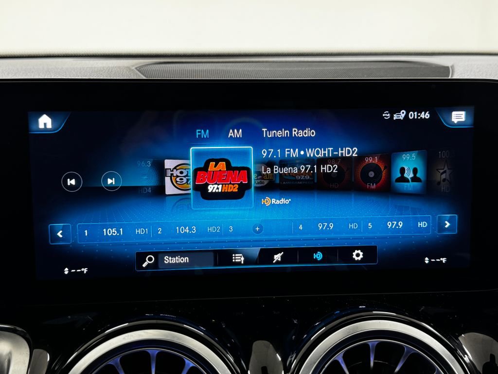 Used 2022 Mercedes-Benz GLB 250 GLB 250 w/ Premium Package Lite image 18