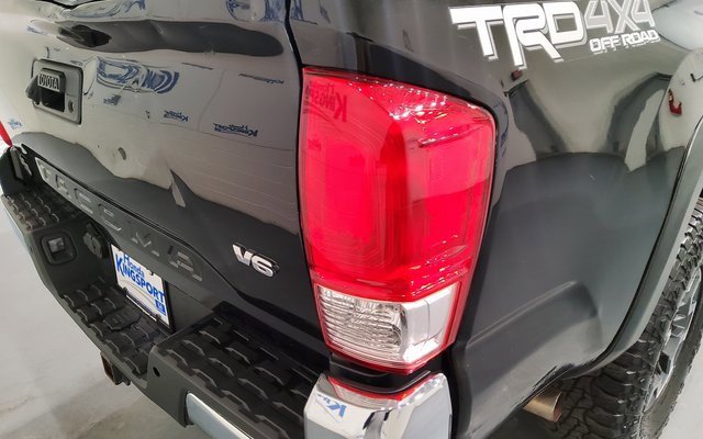 Used 2016 Toyota Tacoma TRD Off-Road image 12