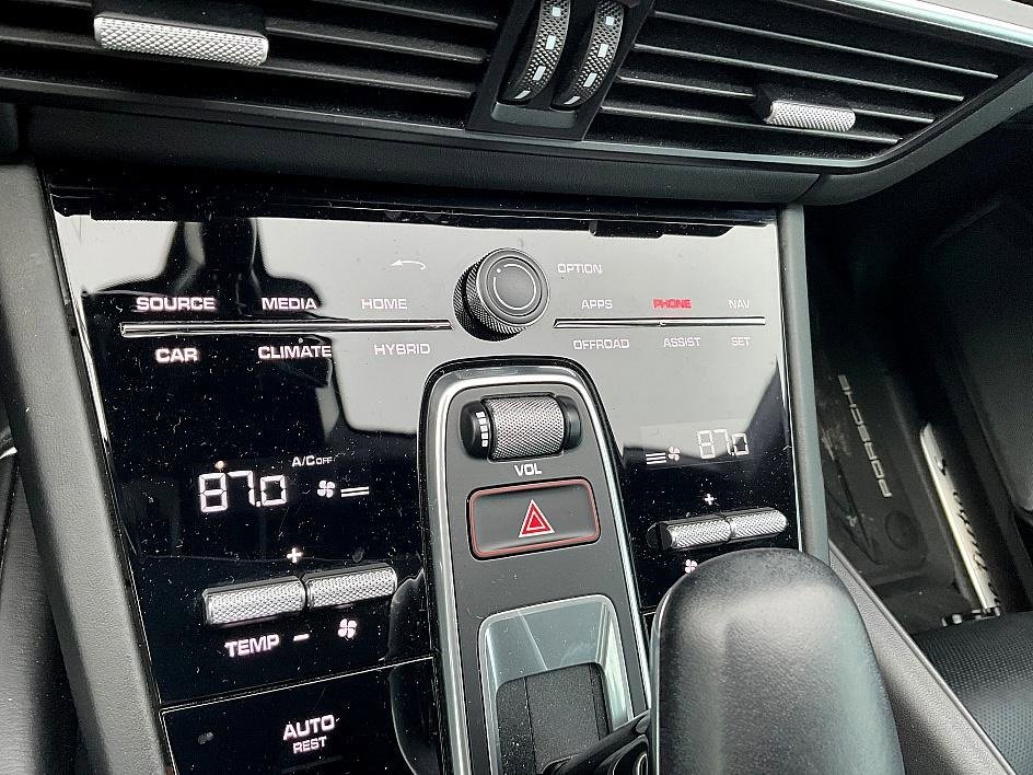 Used 2020 Porsche Cayenne Turbo S image 21