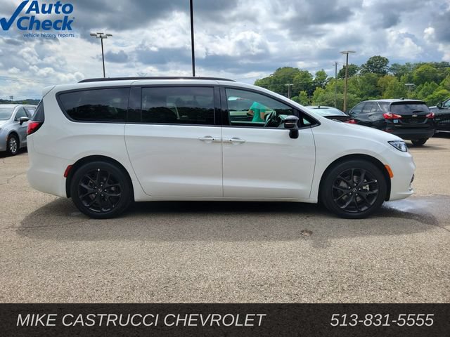 Used 2025 Chrysler Pacifica Limited FWD image 6