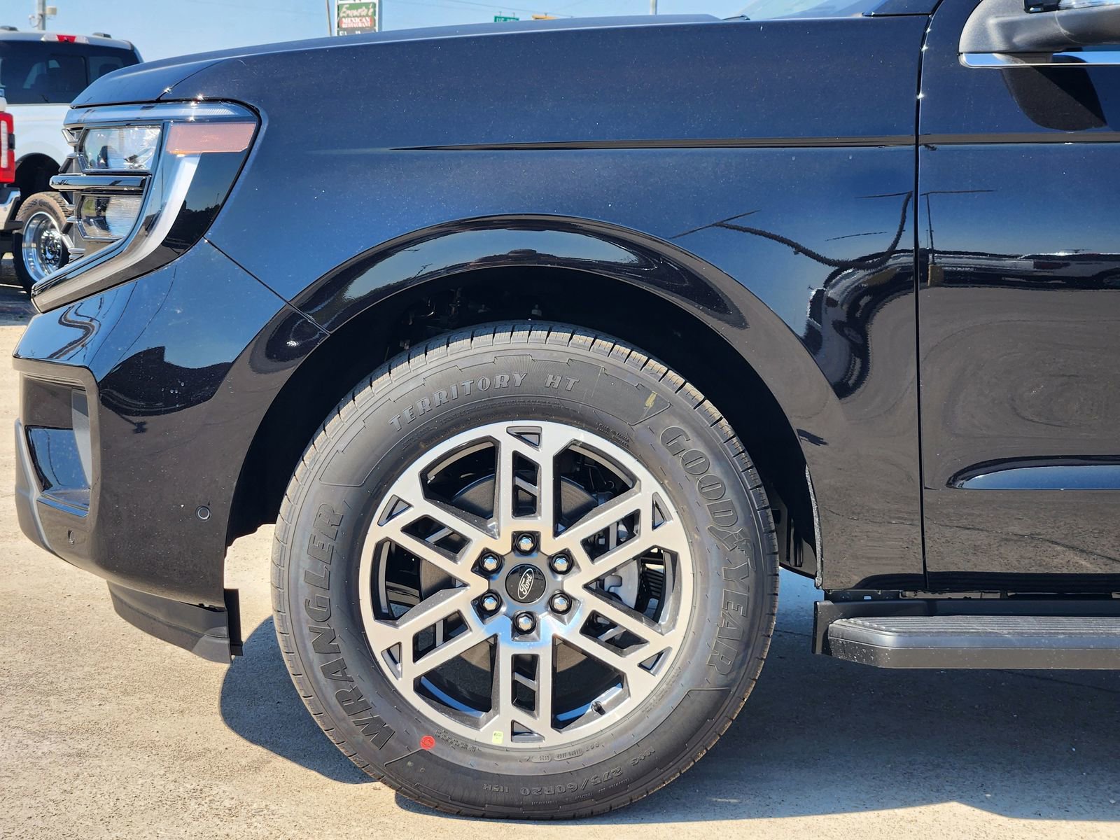 New 2025 Ford Expedition Active image 9