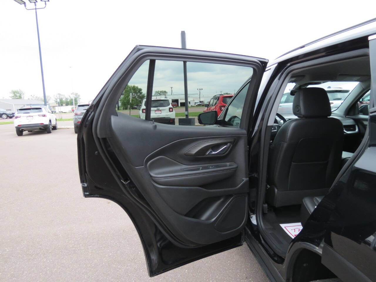 Used 2023 GMC Terrain SLT image 27