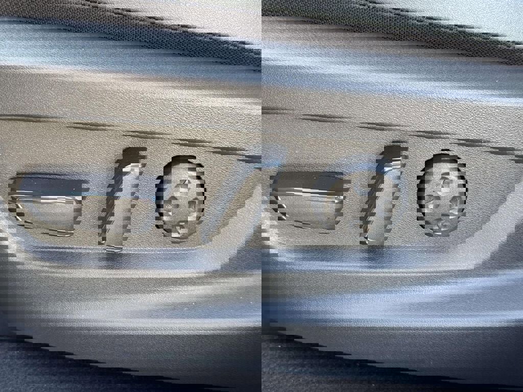 New 2026 Nissan Leaf Platinum+ w/ Floor Mat Package (Platinum+) image 24