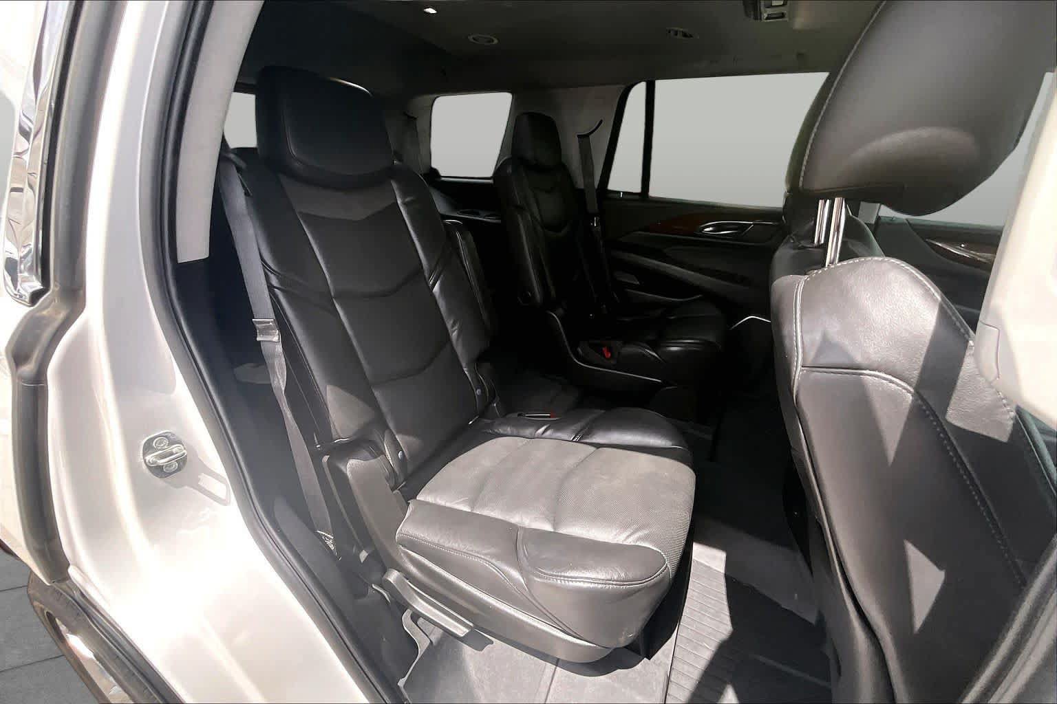 Used 2020 Cadillac Escalade Premium Luxury RWD image 19