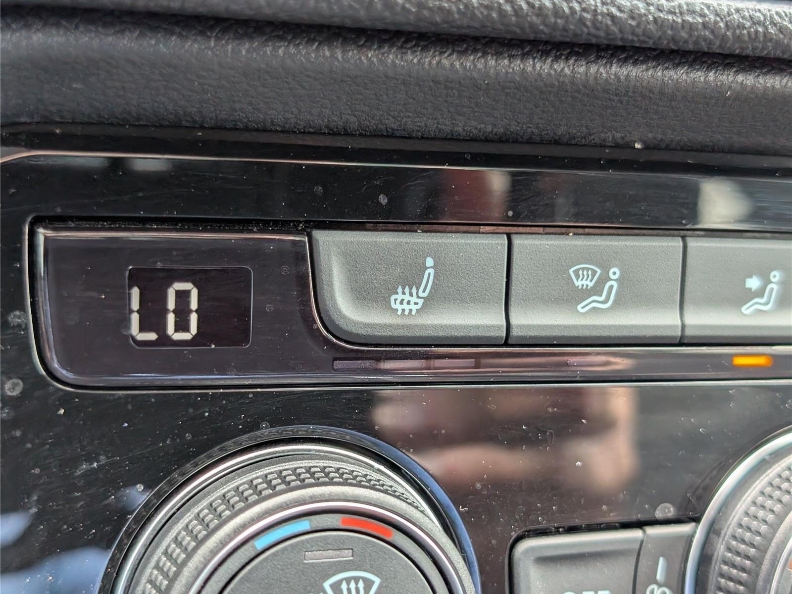 Used 2024 Volkswagen Taos SE w/ Panoramic Sunroof Package FWD image 25