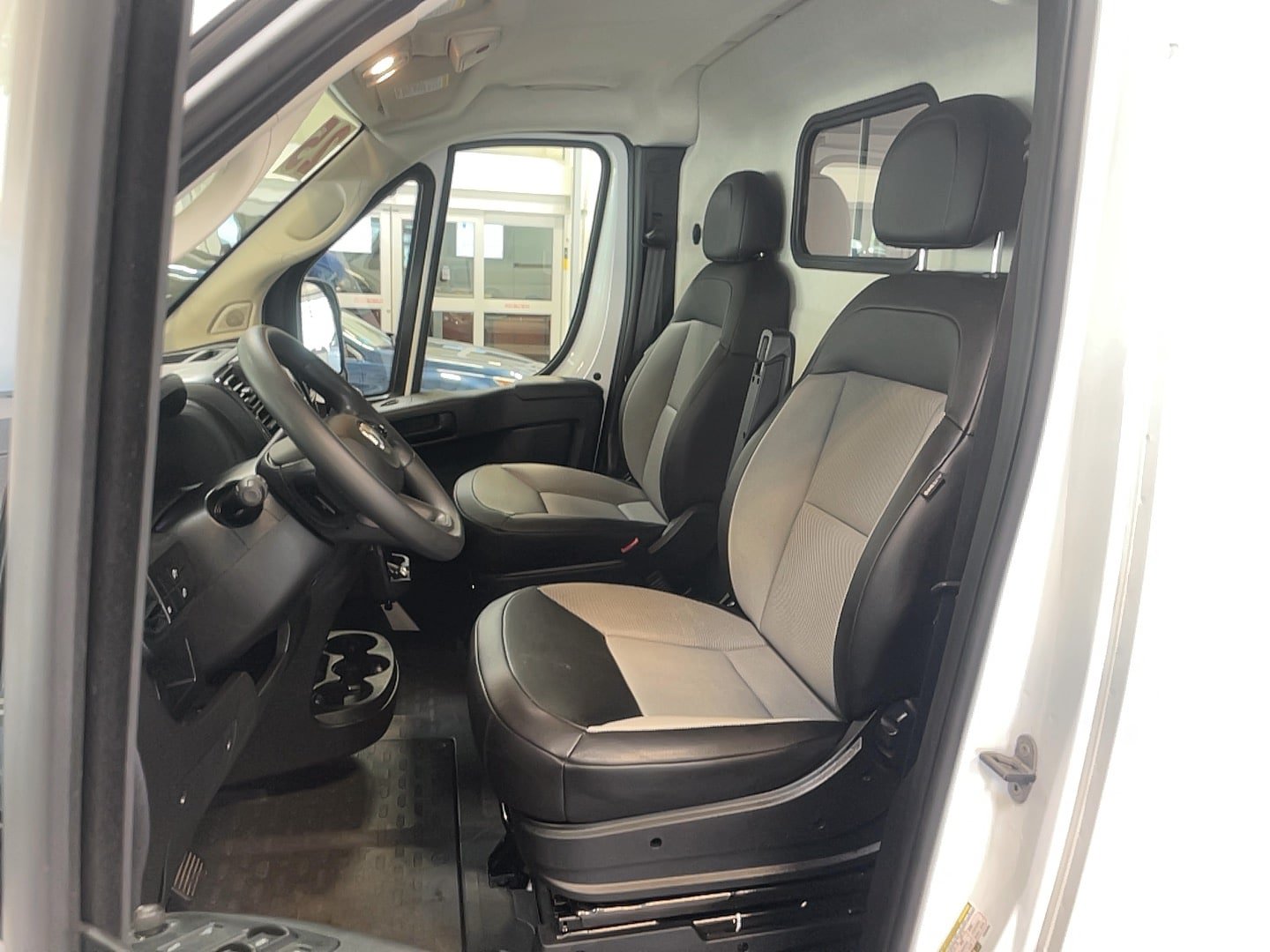 Used 2025 RAM ProMaster 3500 w/ Convenience Group FWD image 12