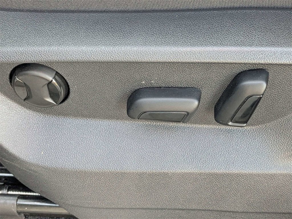 Used 2025 Volkswagen Atlas SE w/ Black Wheel Package image 23