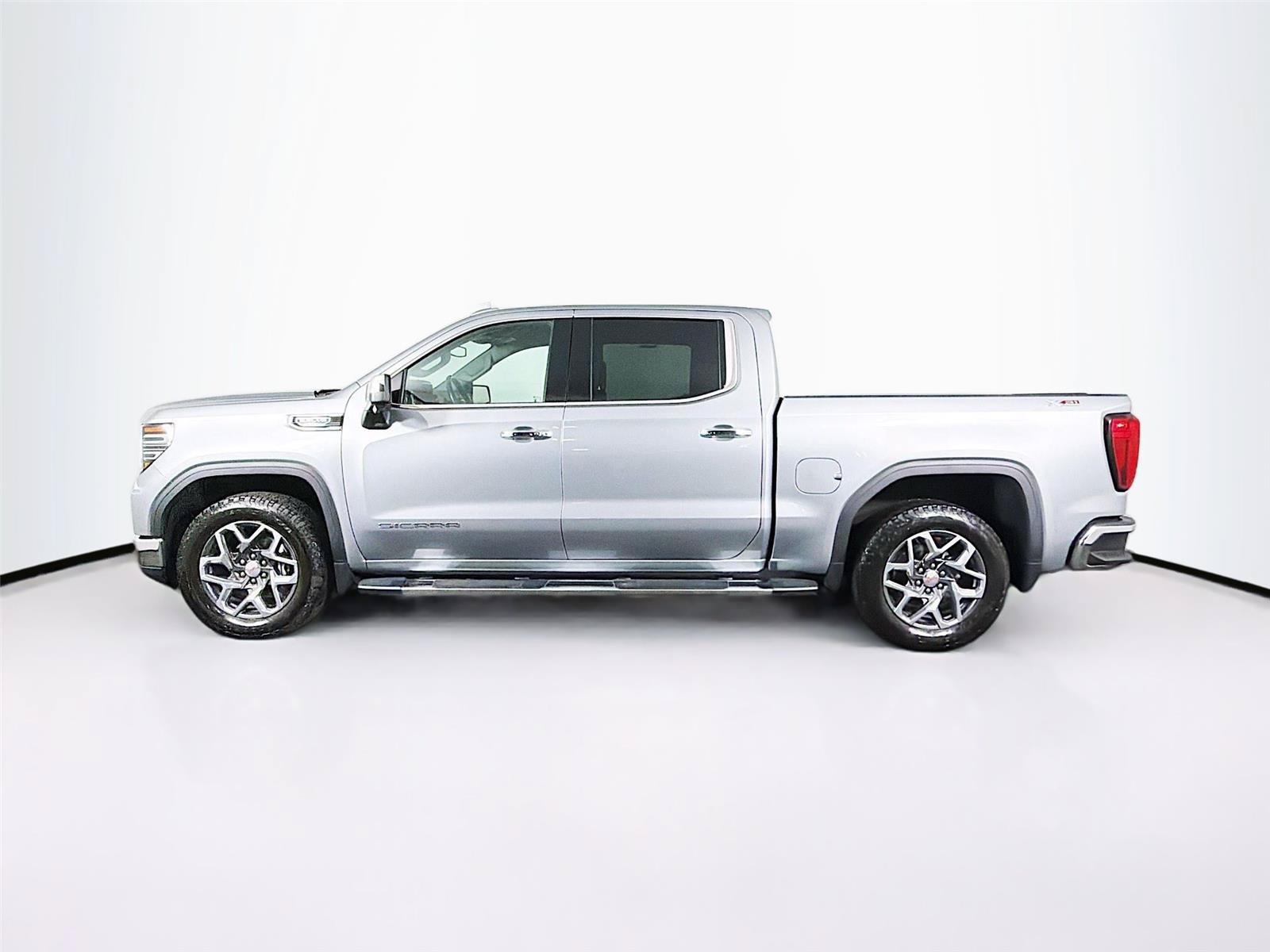 Used 2024 GMC Sierra 1500 SLT w/ SLT Premium Plus Package AWD/4WD image 8