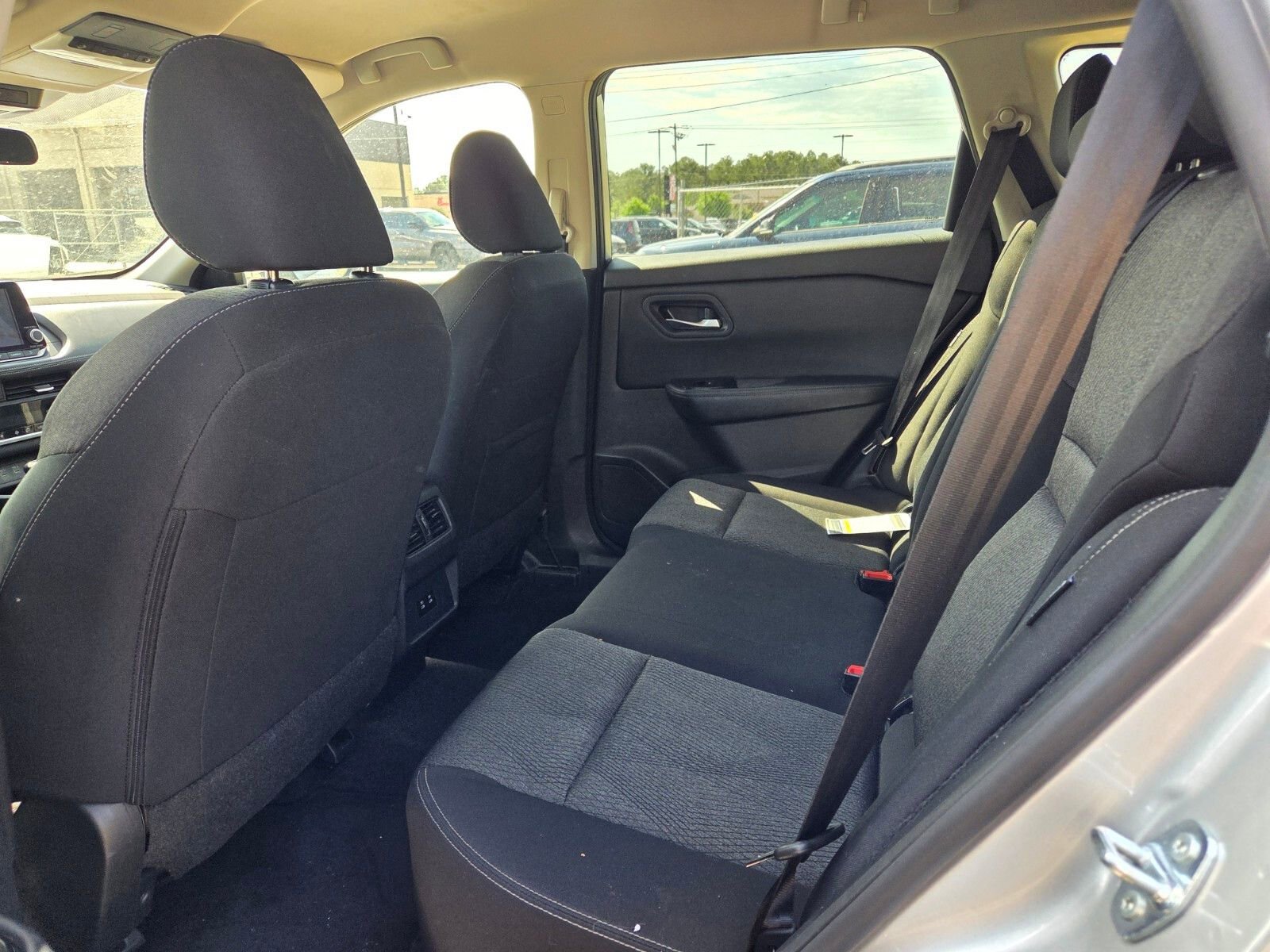 Used 2025 Nissan Rogue SV image 6