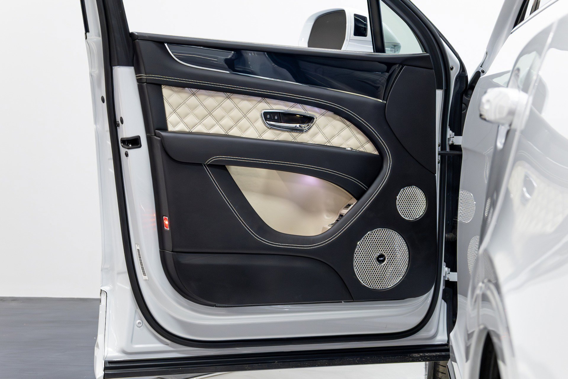 Used 2021 Bentley Bentayga w/ First Edition Specification image 61