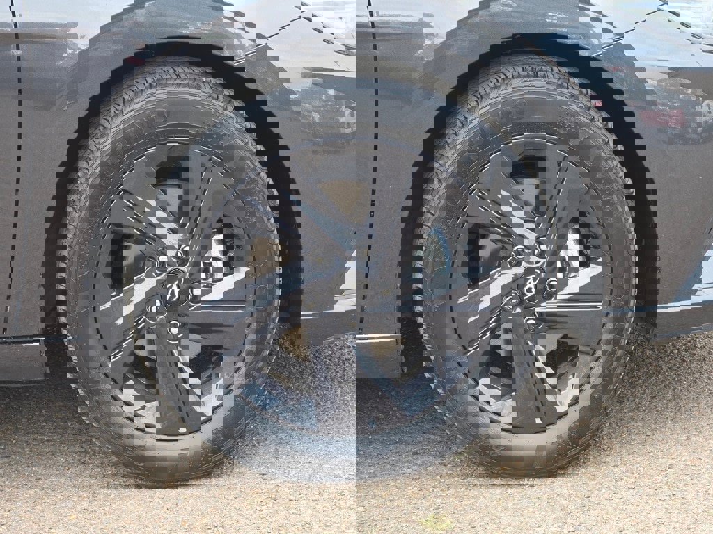 Used 2023 Hyundai Elantra SEL w/ Cargo Package image 30