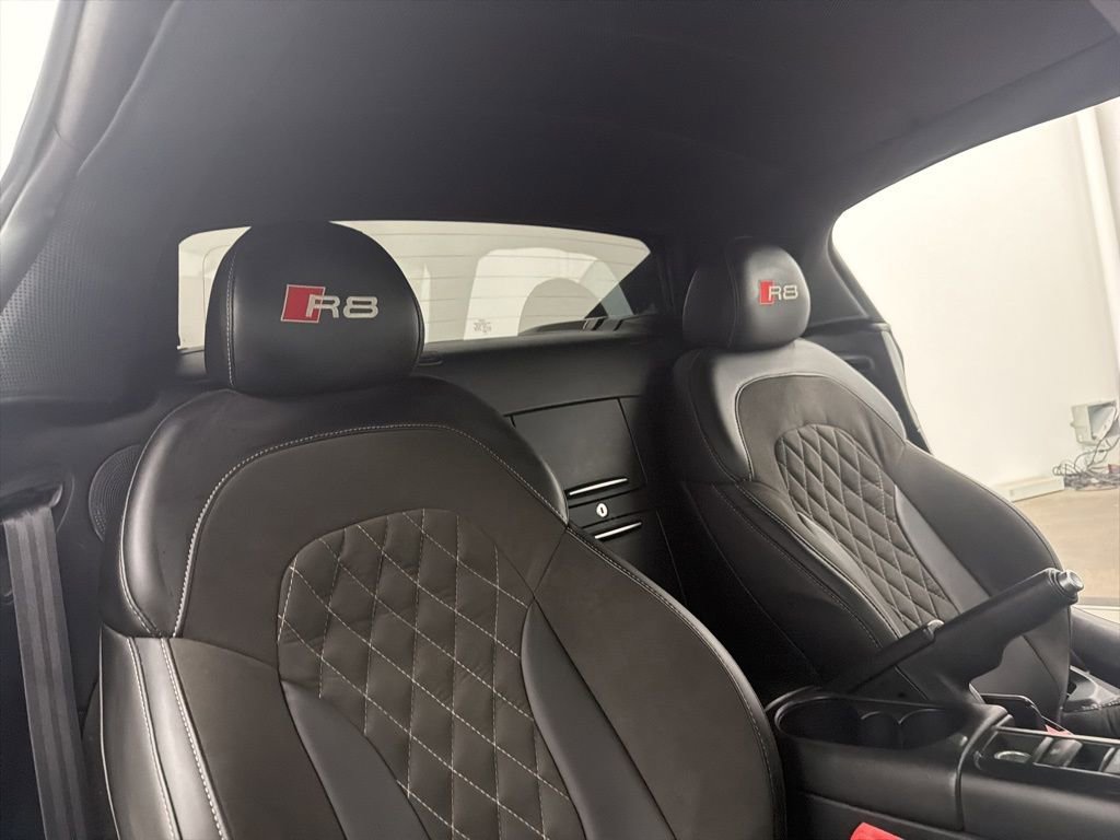 Used 2011 Audi R8 V10 image 21