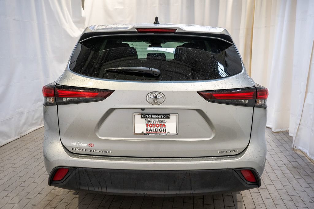 Used 2024 Toyota Highlander LE image 4