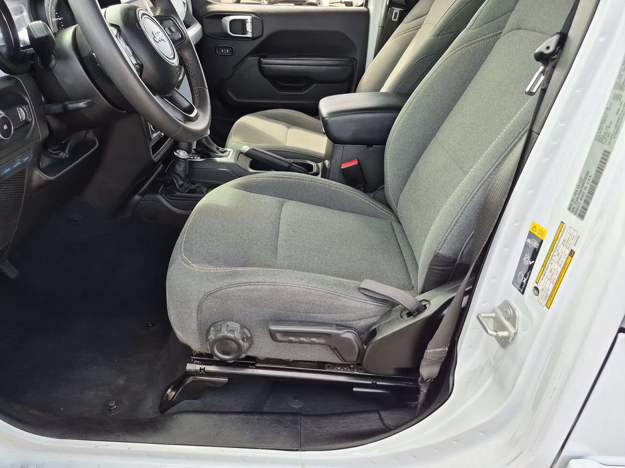 Used 2024 Jeep Wrangler Unlimited AWD/4WD image 13