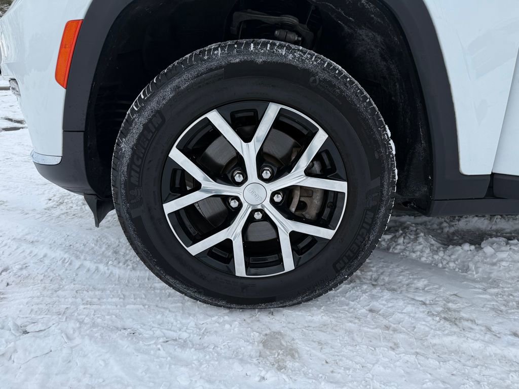 Used 2023 Jeep Grand Cherokee L Limited image 35