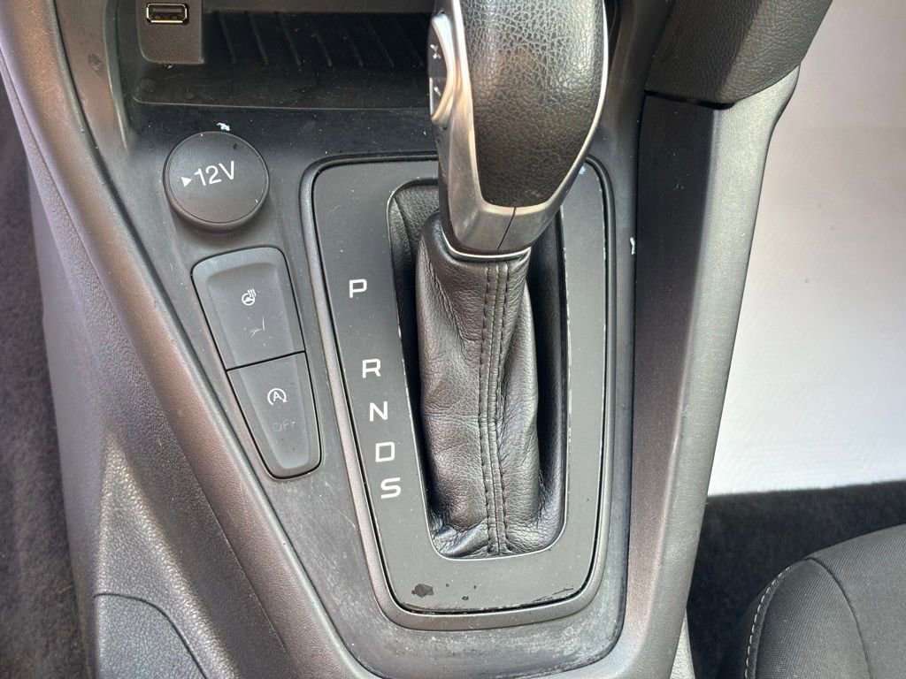 Used 2018 Ford Focus SE w/ SE Appearance Package image 18