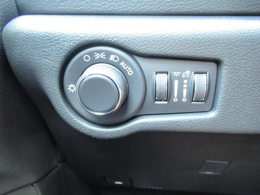 New 2027 Chrysler Pacifica Limited FWD image 23