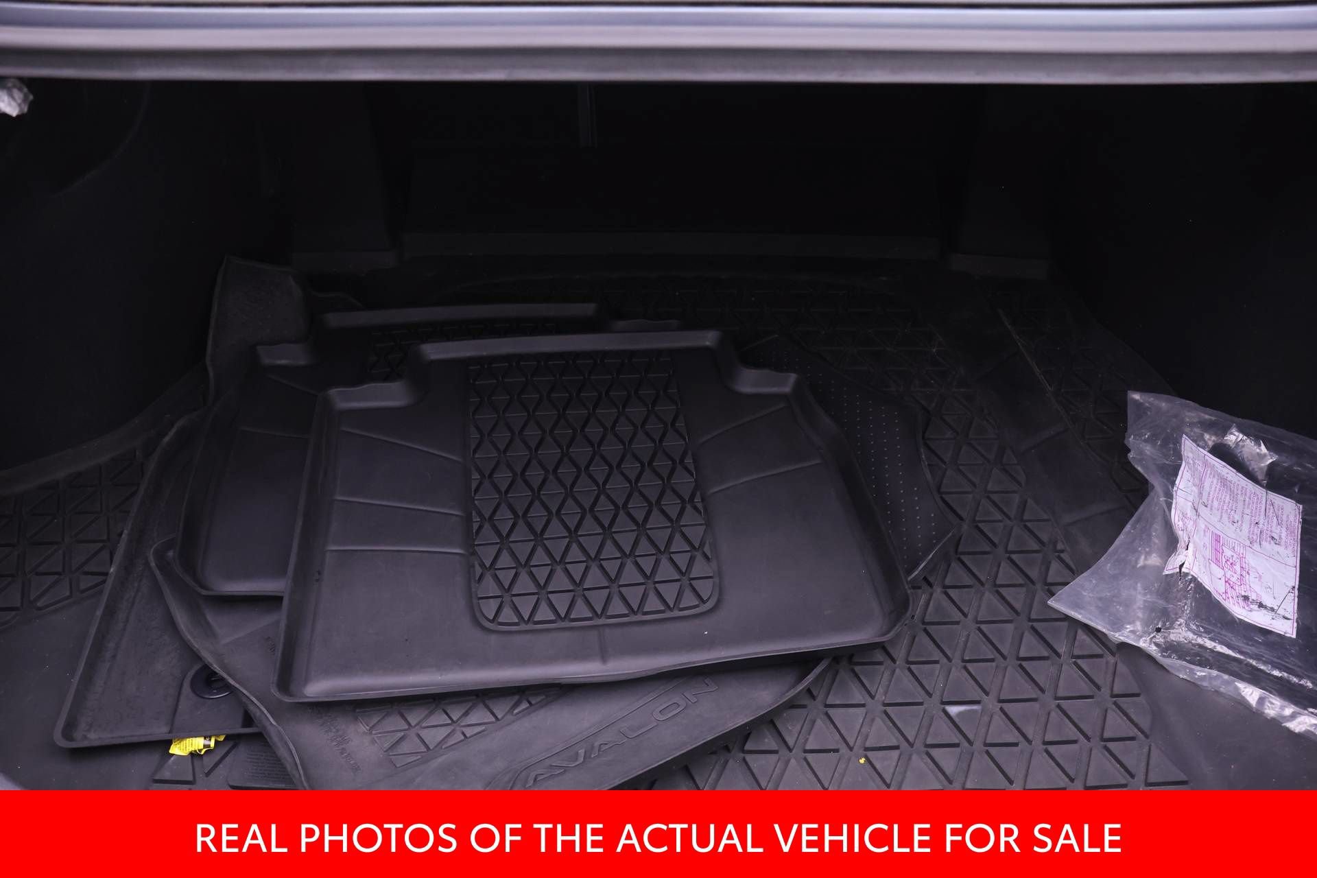 Certified 2019 Toyota Avalon Limited w/ Advanced Safety Package FWD image 15