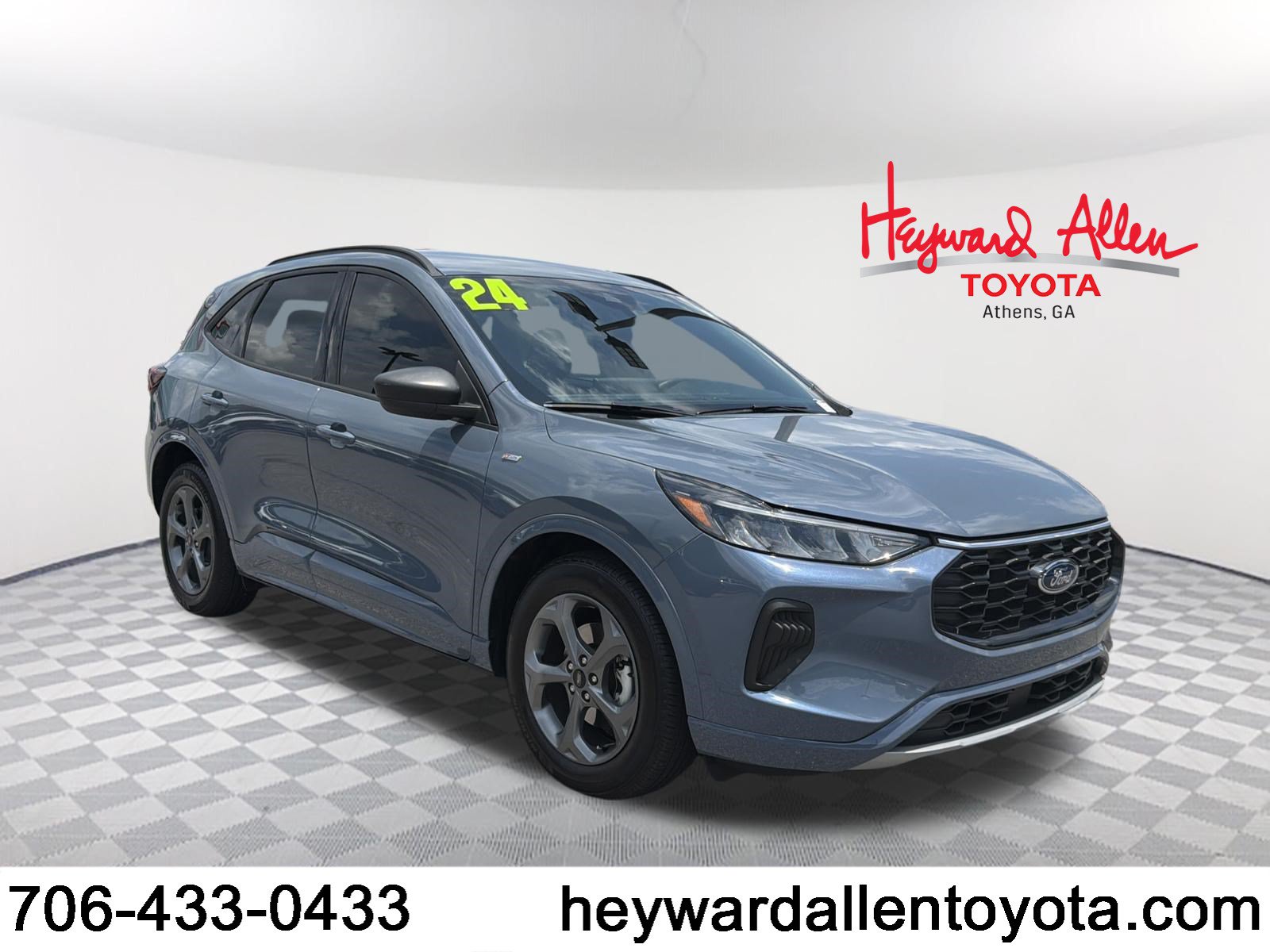 Used 2024 Ford Escape ST-Line w/ Tech Pack #1 FWD image 1