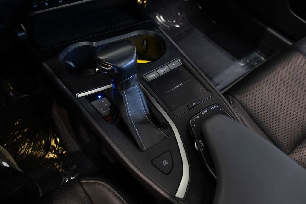 Used 2020 Lexus UX 200 w/ Premium Package FWD image 33