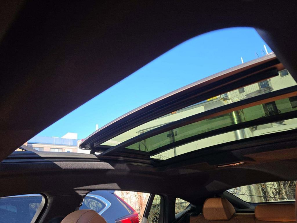 Used 2023 BMW X6 xDrive40i w/ Climate Comfort Package image 13