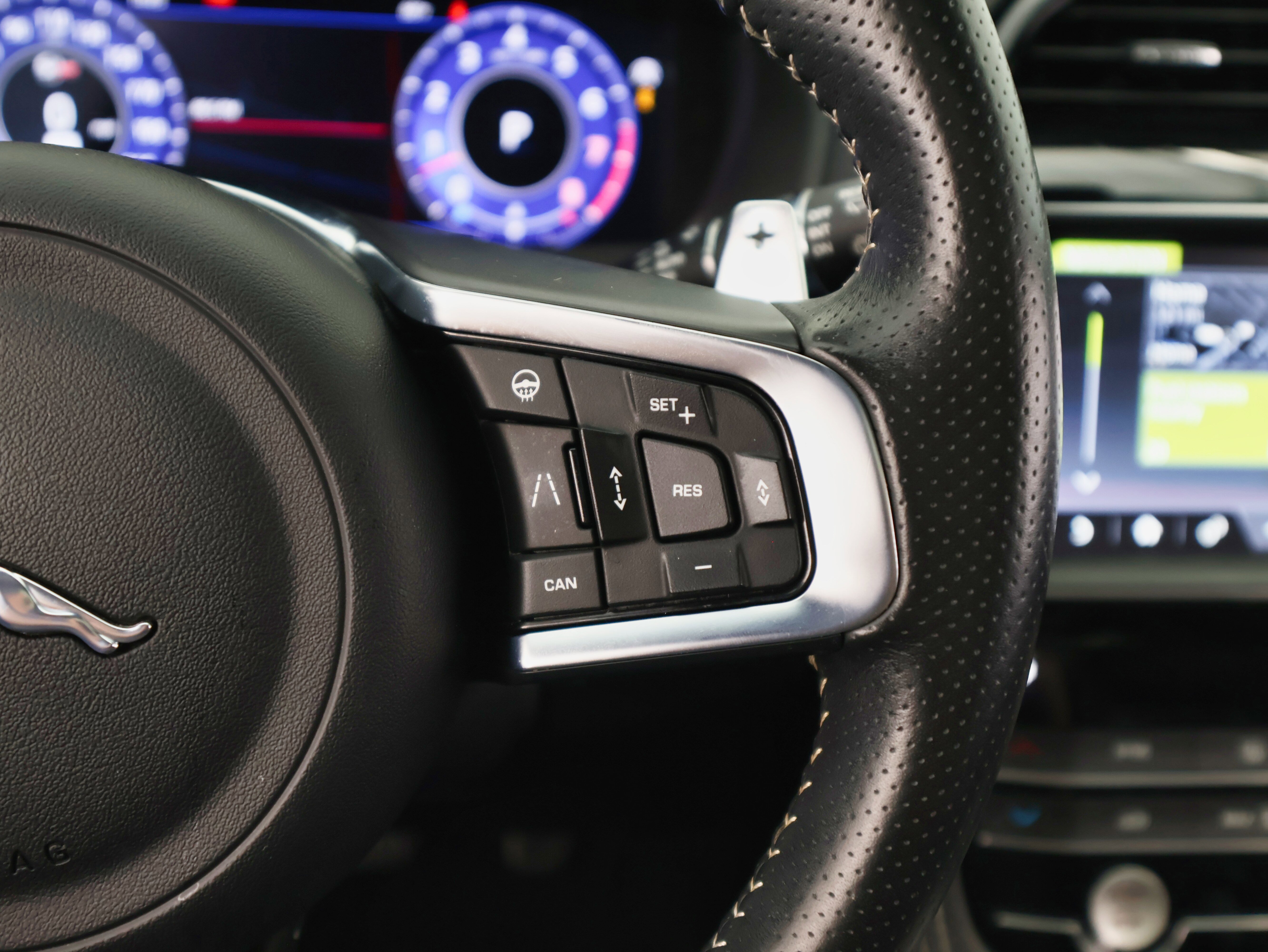 Used 2020 Jaguar F-PACE SVR image 40