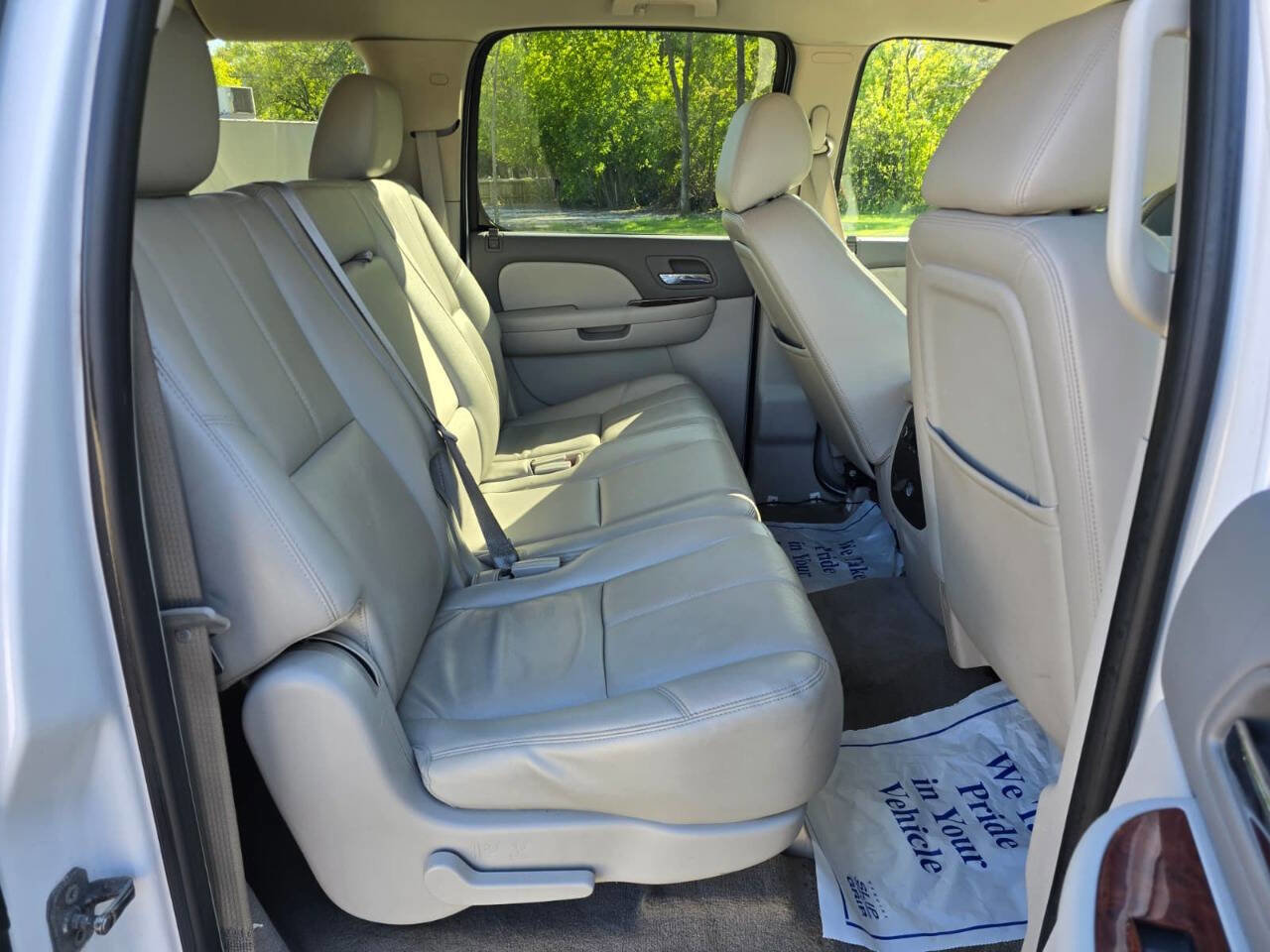 Used 2012 Chevrolet Suburban LT w/ Luxury Package AWD/4WD image 8