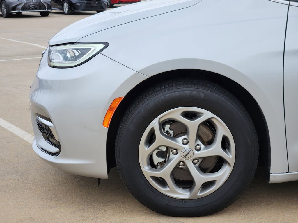 Used 2024 Chrysler Pacifica Limited image 10