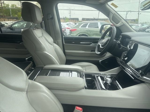 Used 2022 Jeep Wagoneer Series II w/ Premium Group I AWD/4WD image 12
