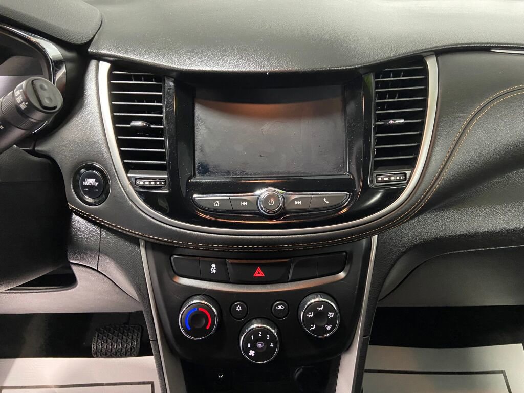 Used 2022 Chevrolet Trax LT w/ LT Convenience Package image 11