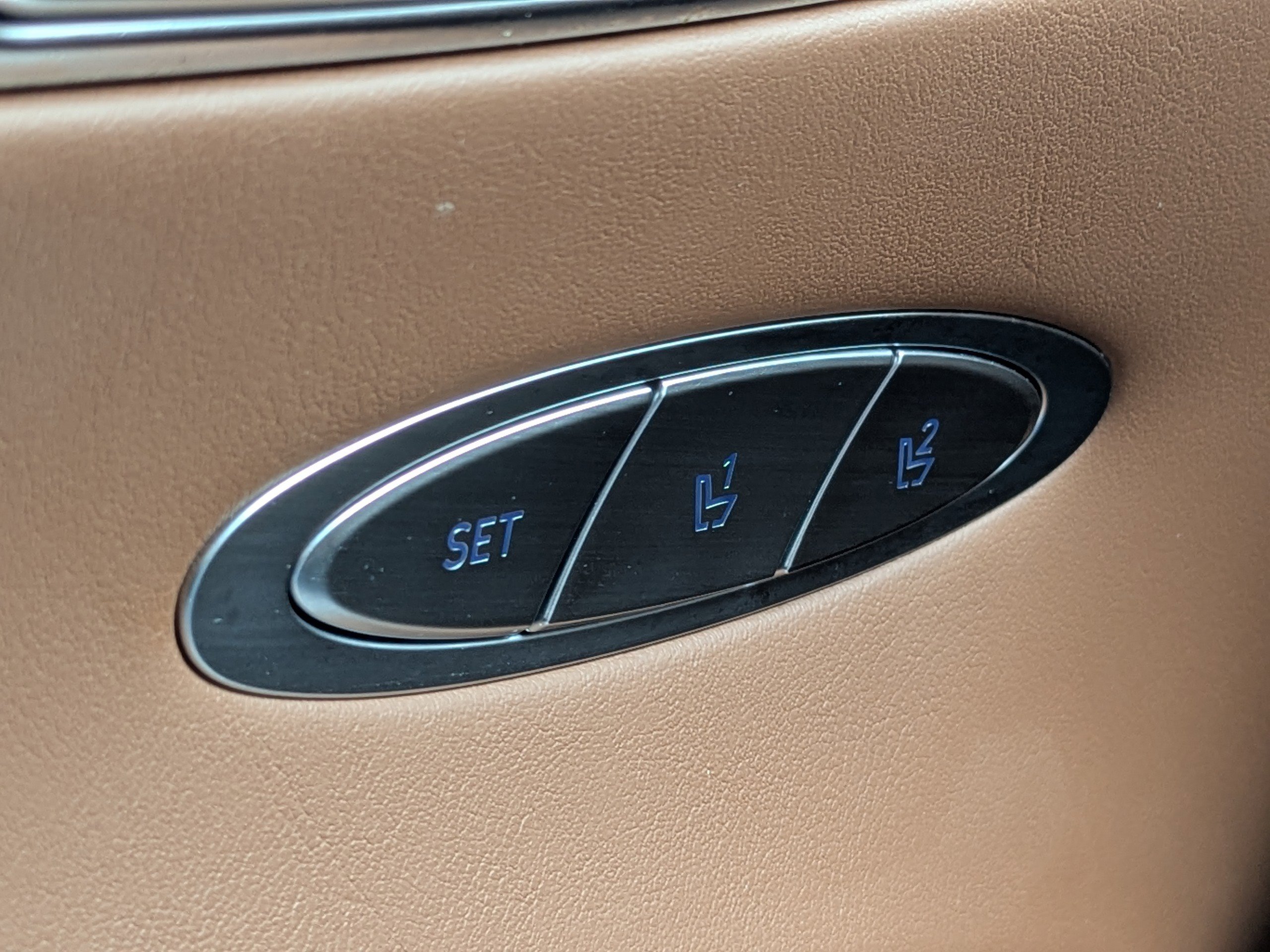 Used 2024 Genesis GV70 2.5T w/ Advanced Package image 31