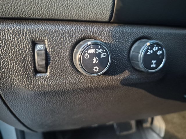 Used 2015 Chevrolet Colorado Z71 AWD/4WD image 17