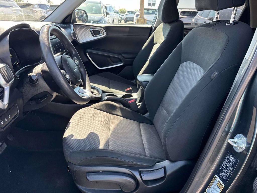 Used 2023 Kia Soul LX w/ LX Technology Package image 21