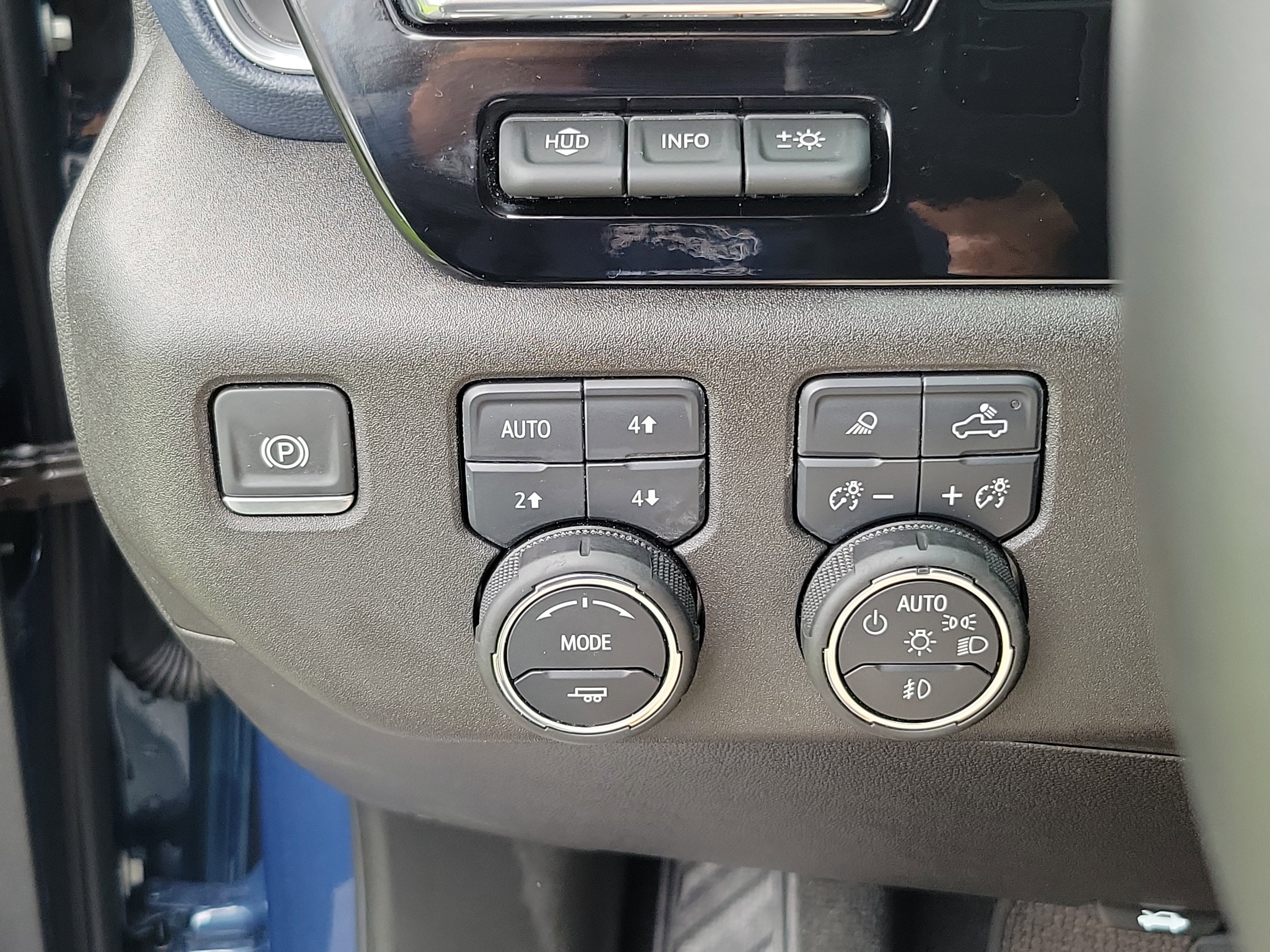 Used 2025 Chevrolet Silverado 3500 High Country w/ Technology Package image 19