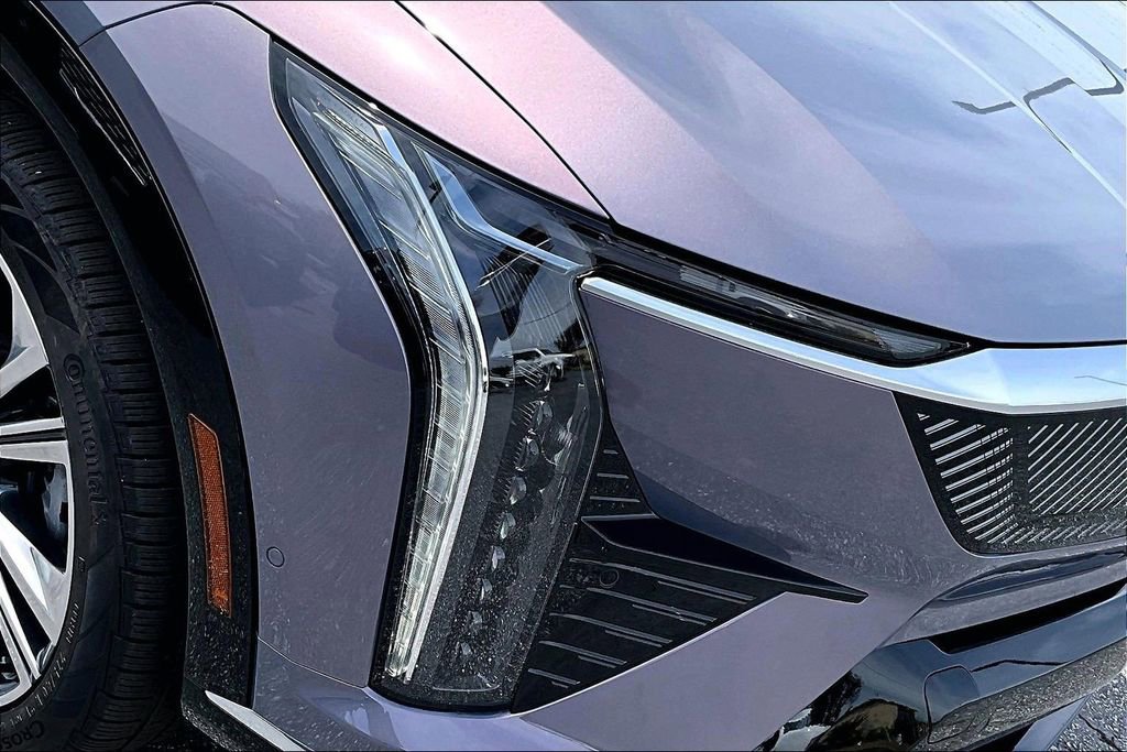 Used 2025 Cadillac Optiq Luxury 2 AWD/4WD image 31