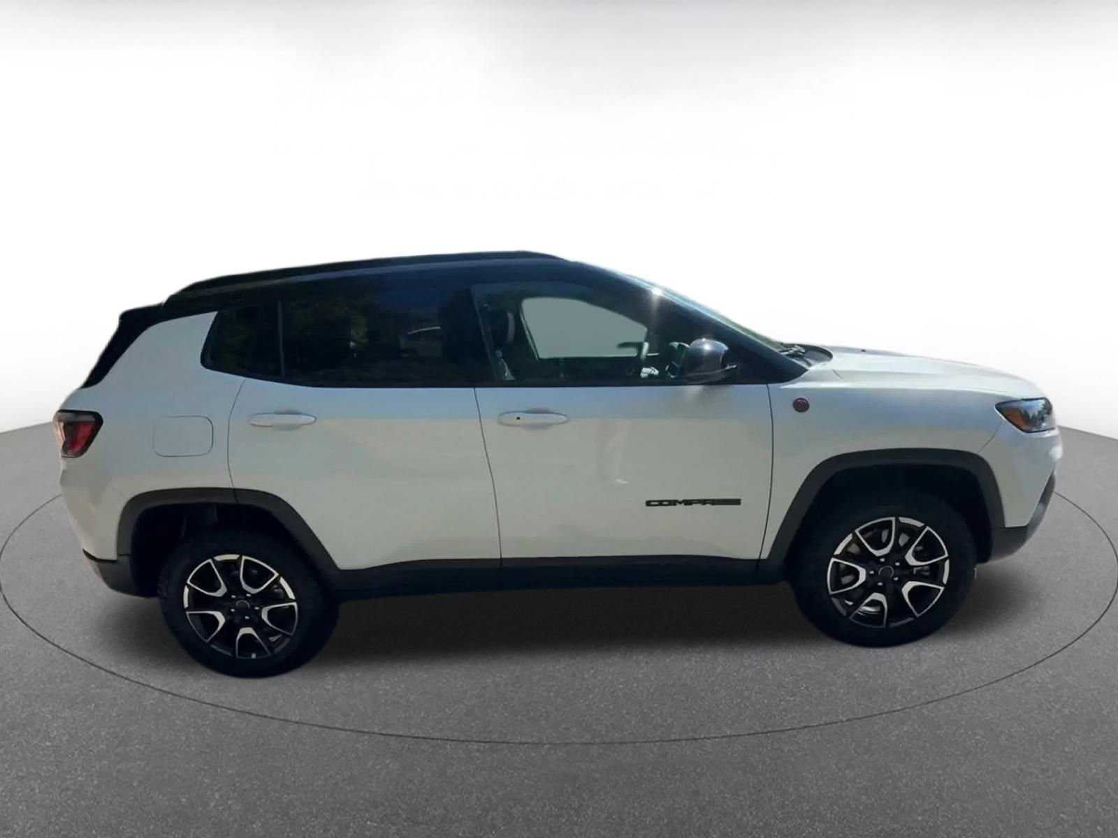Used 2025 Jeep Compass Trailhawk w/ Trailer Tow Group image 16