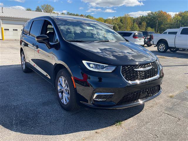 New 2026 Chrysler Pacifica Select image 1