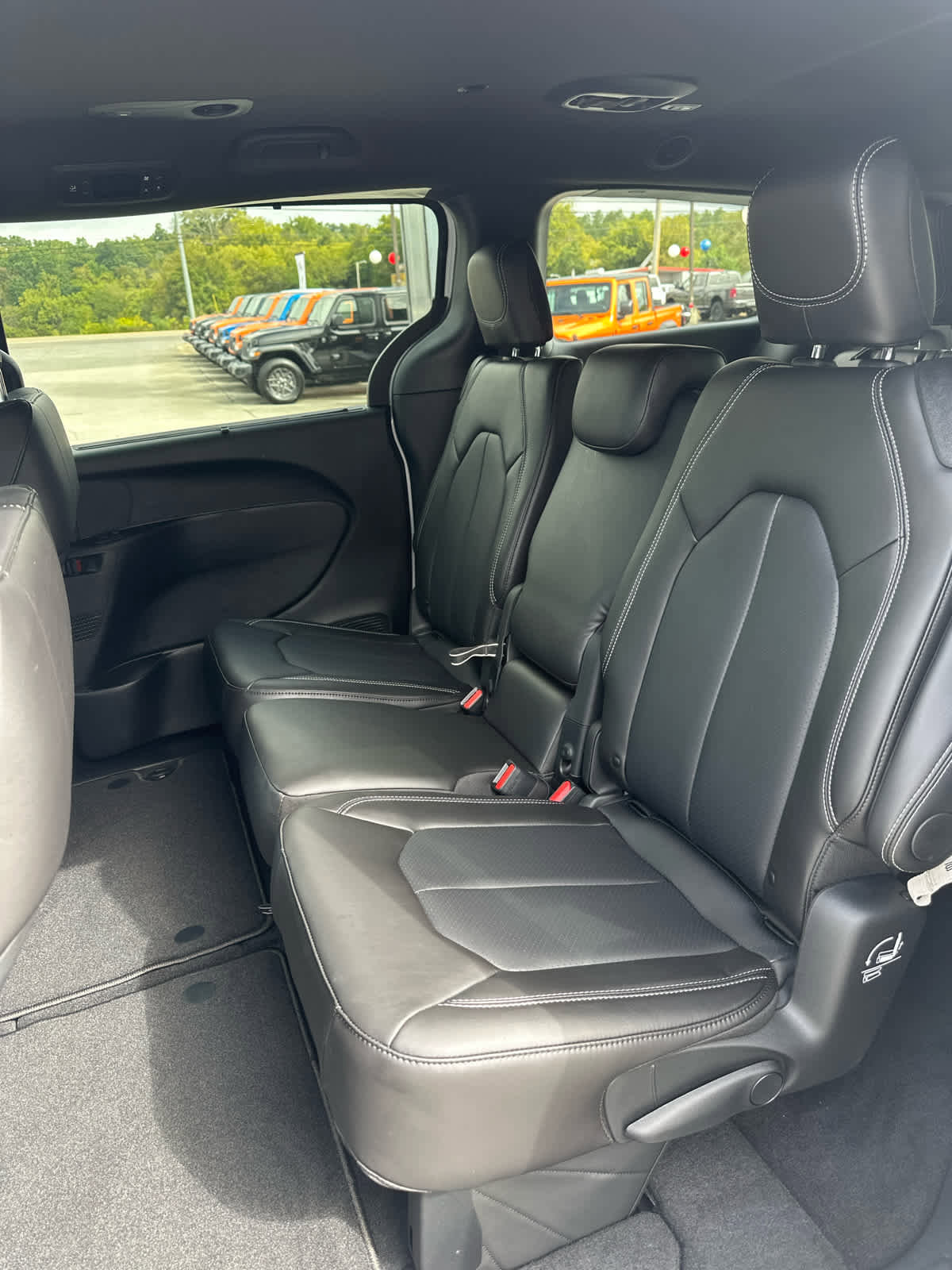 New 2026 Chrysler Pacifica Select image 13