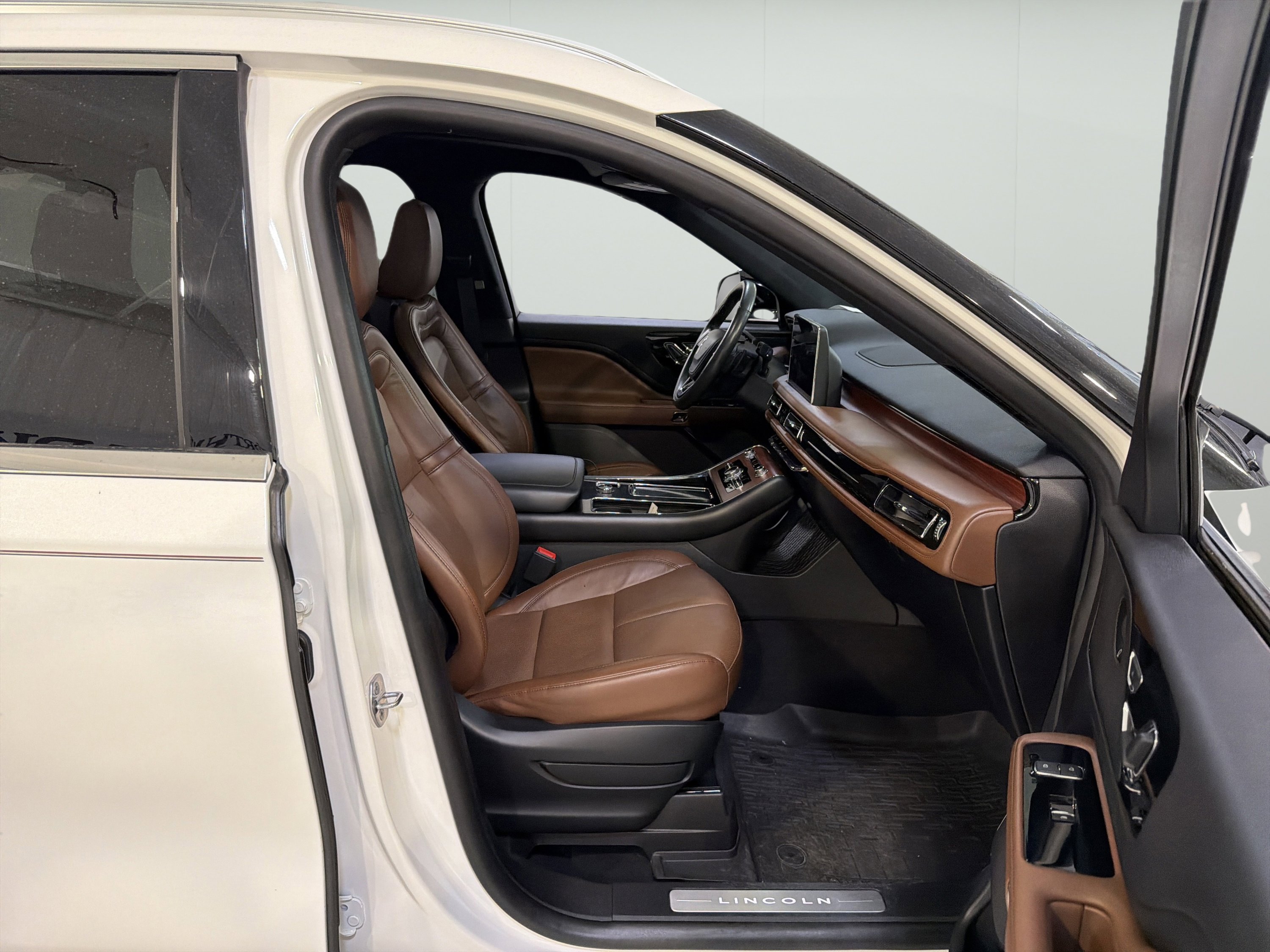 Used 2021 Lincoln Aviator Reserve w/ Elements Package Plus RWD image 14
