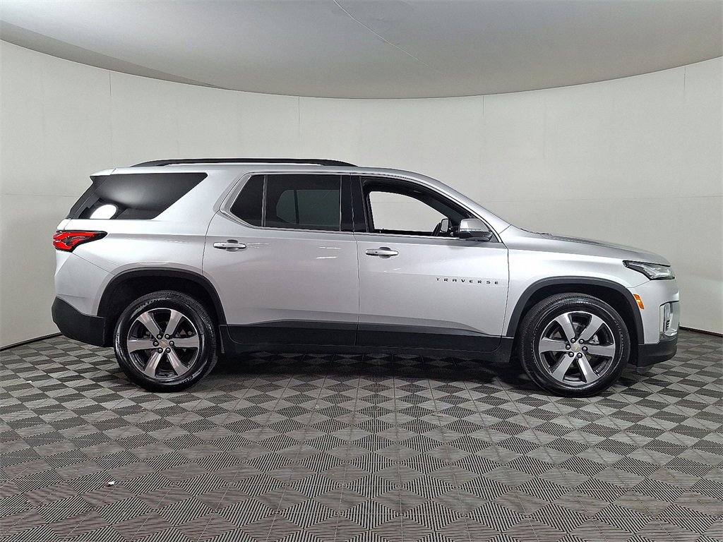 Used 2022 Chevrolet Traverse LT w/ LT Premium Package image 11