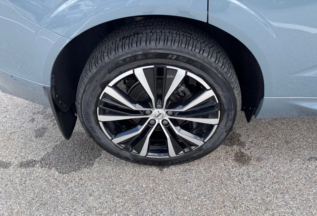Certified 2024 Volvo XC60 B5 Plus w/ Protection Package Premier AWD/4WD image 35