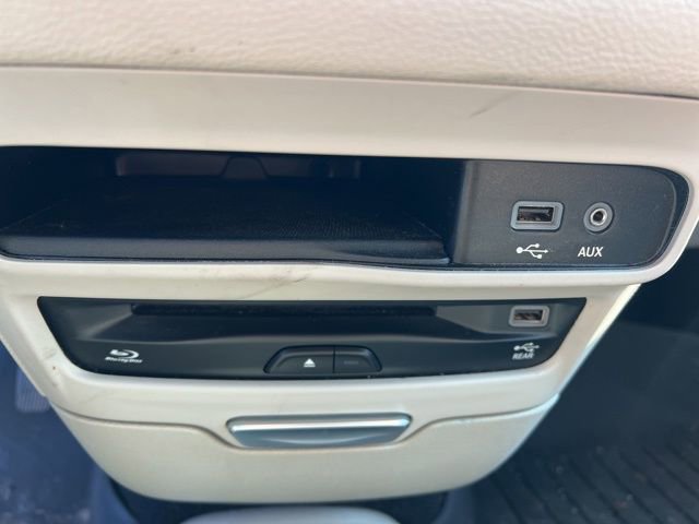 Used 2019 Chrysler Pacifica Limited w/ Tire & Wheel Group image 24