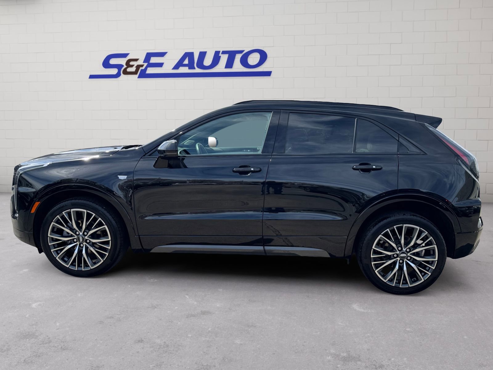 Used 2024 Cadillac XT4 Sport AWD/4WD image 2