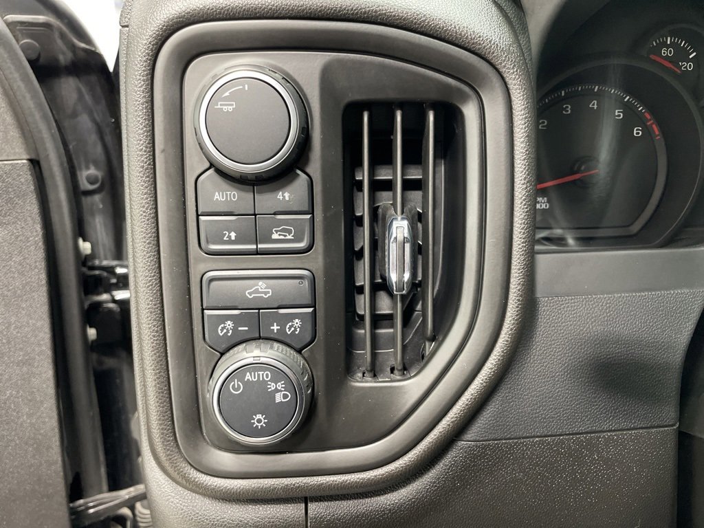 Used 2022 Chevrolet Silverado 1500 Custom image 34