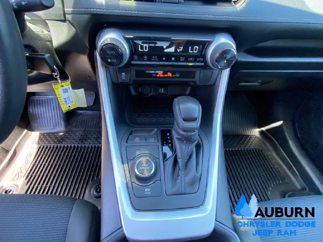 Used 2024 Toyota RAV4 LE AWD/4WD image 38